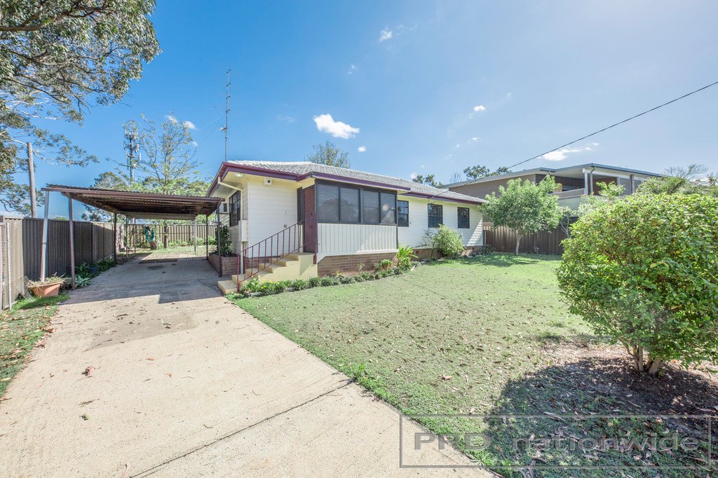 2 Churchill Cres  RUTHERFORD 1