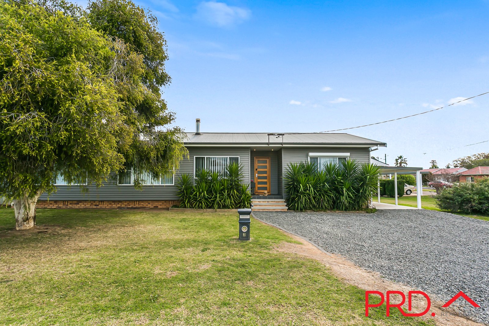 2 Churchill Street TAMWORTH 1