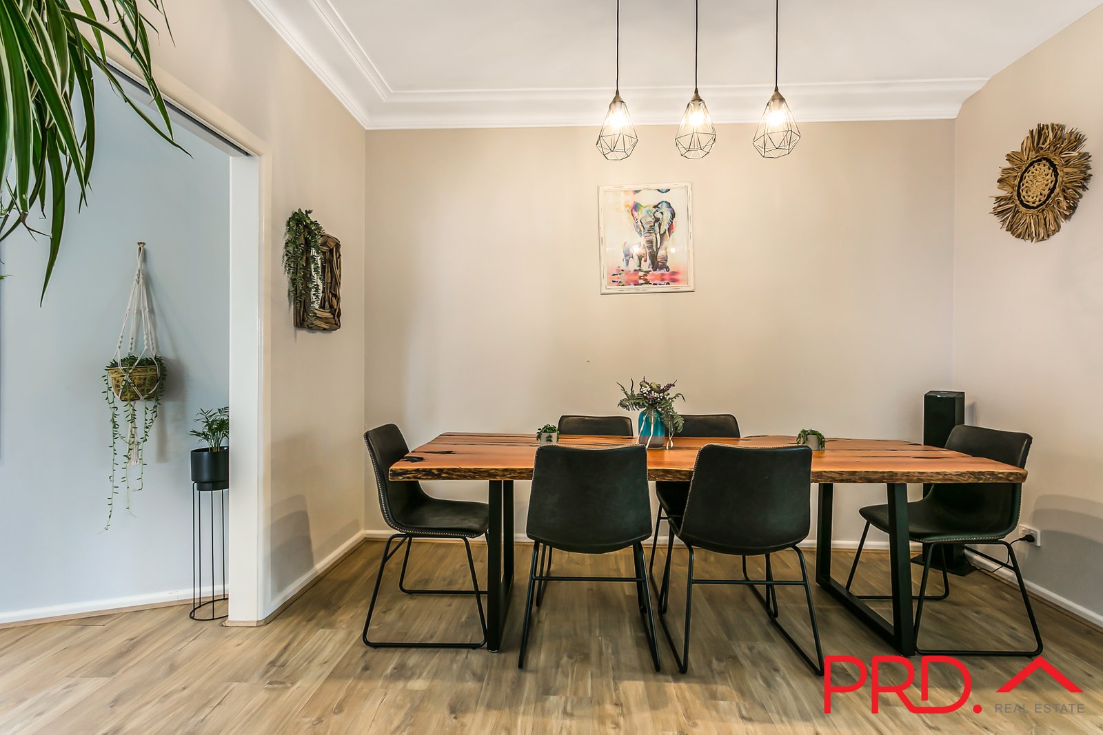 2 Churchill Street TAMWORTH 3