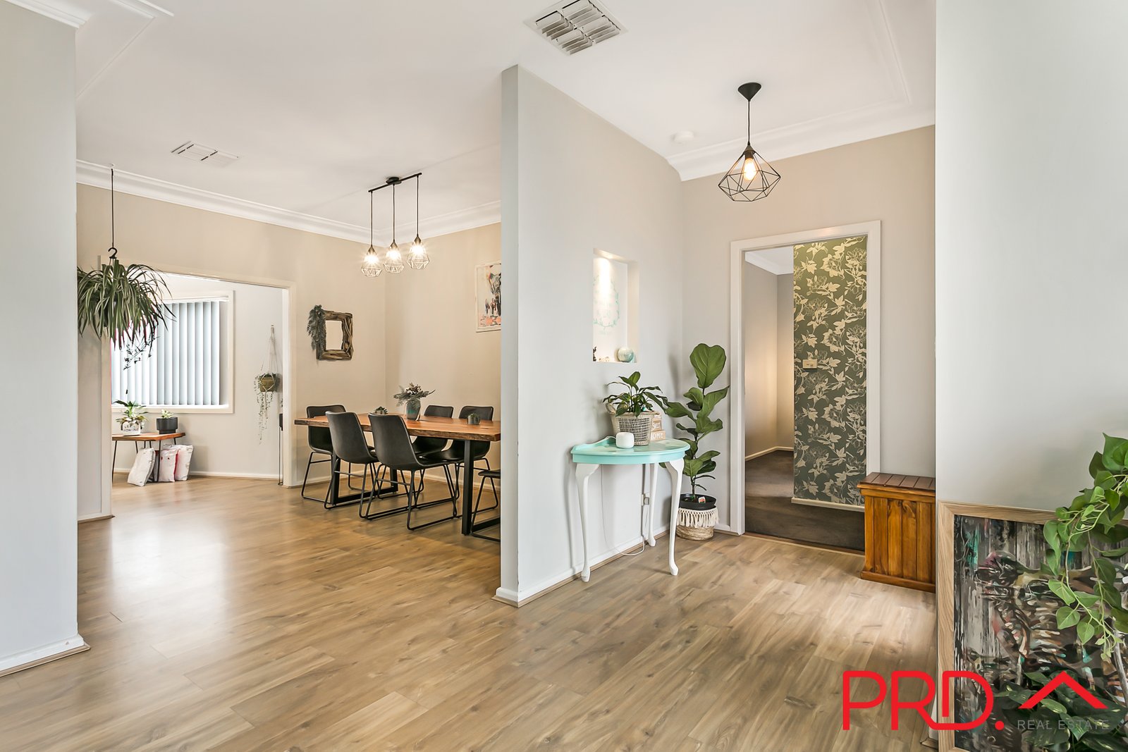 2 Churchill Street TAMWORTH 8