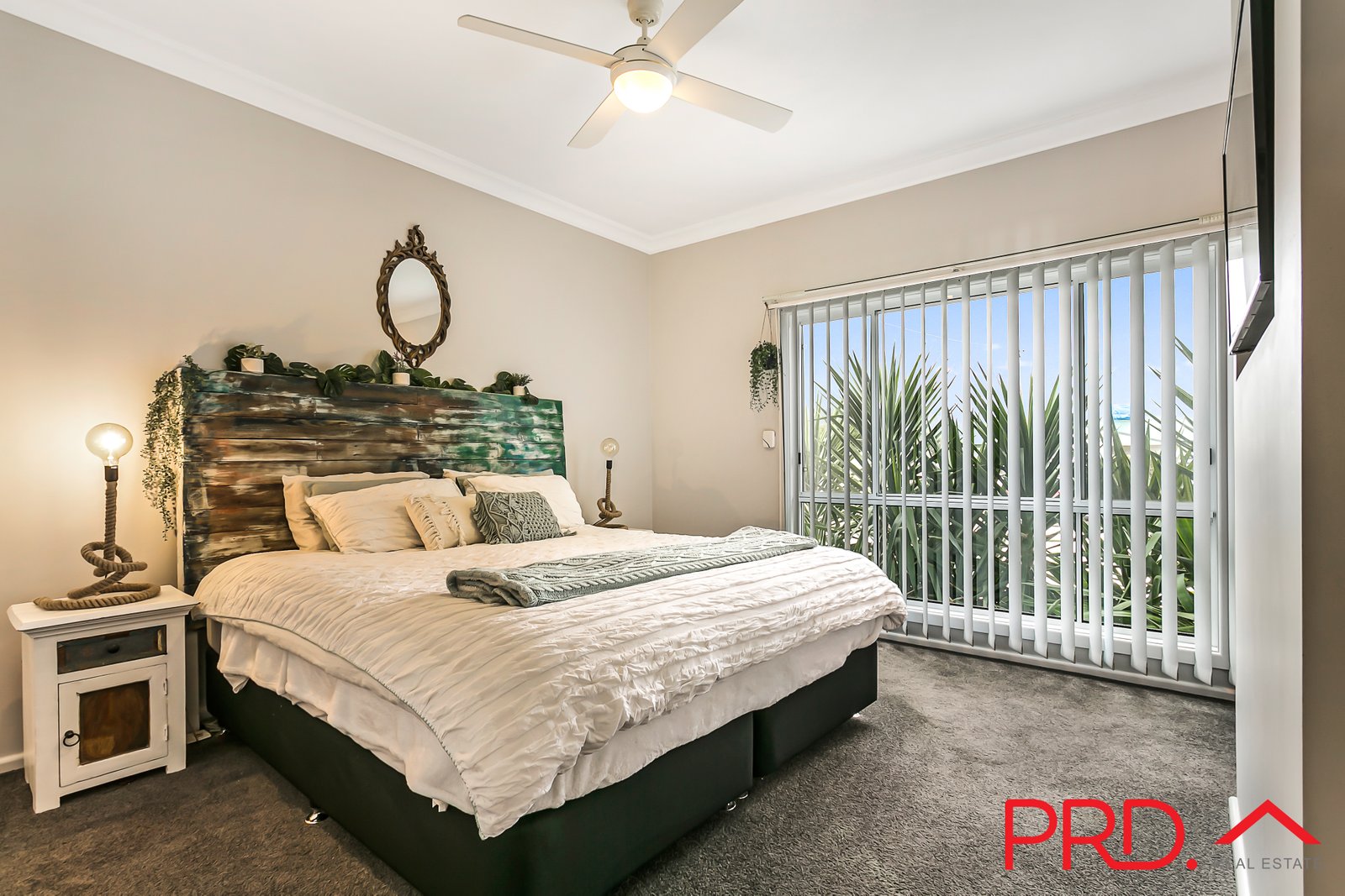 2 Churchill Street TAMWORTH 9