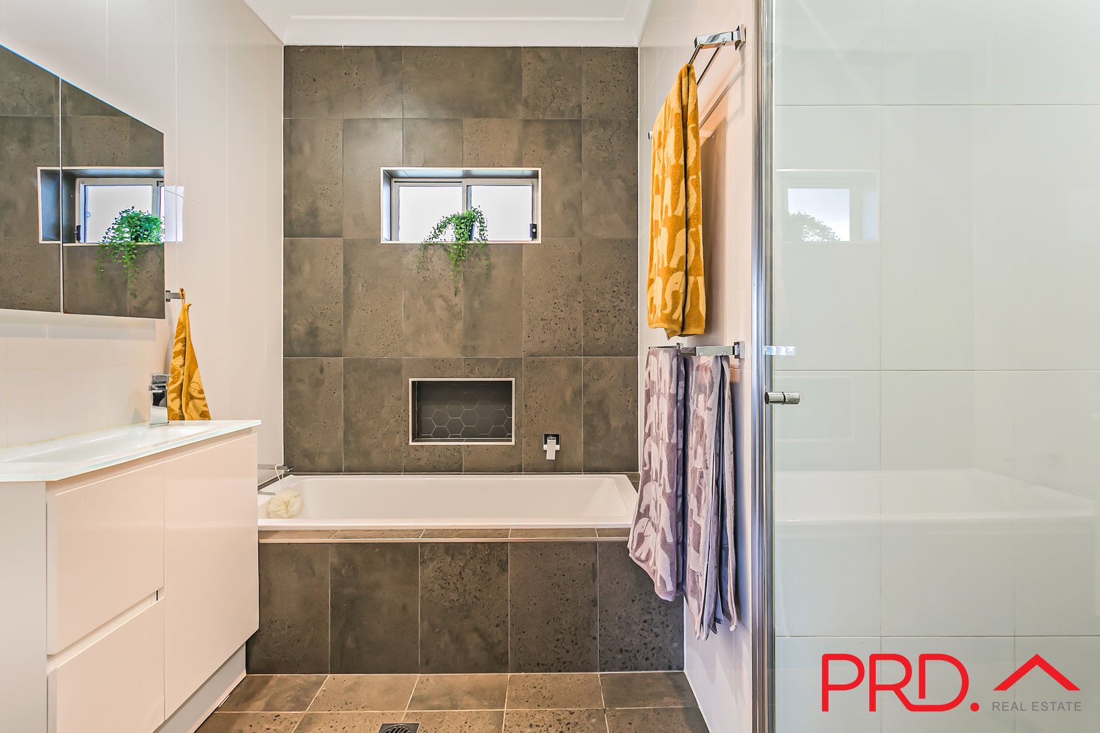 2 Churchill Street TAMWORTH 10