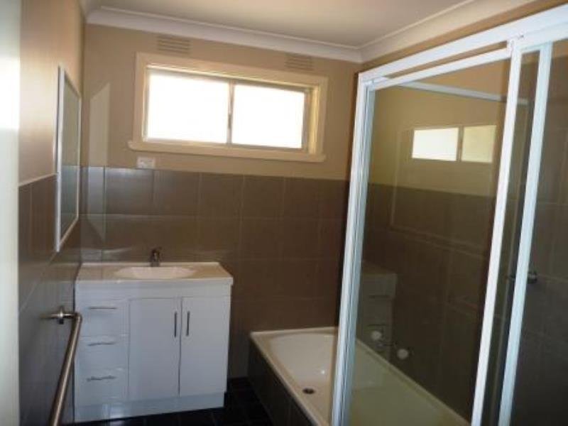 2 Cobb Street TOLLAND 3