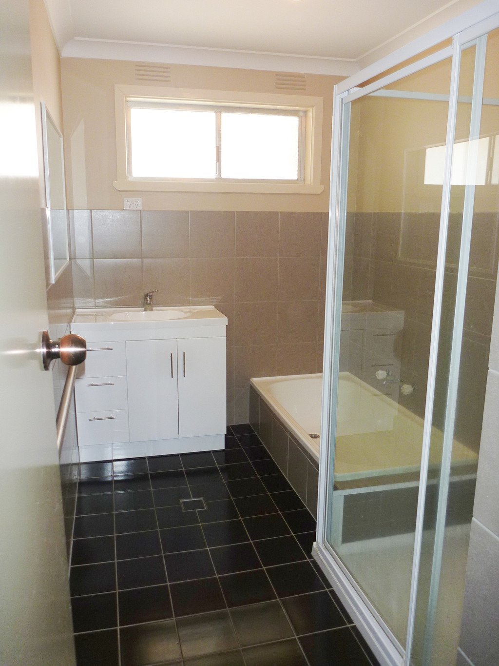 2 Cobb Street TOLLAND 4