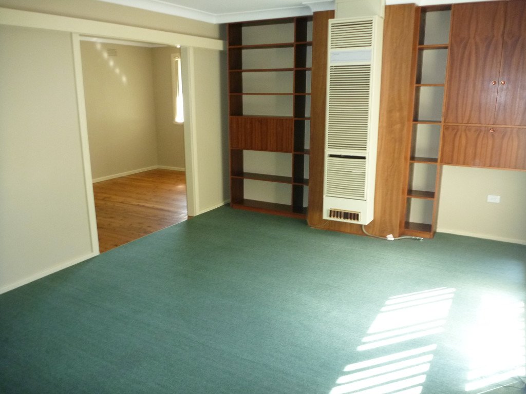 2 Cobb Street TOLLAND 5