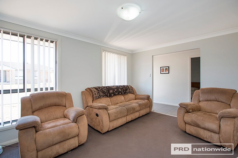 2 Coolamon Close TAMWORTH 3