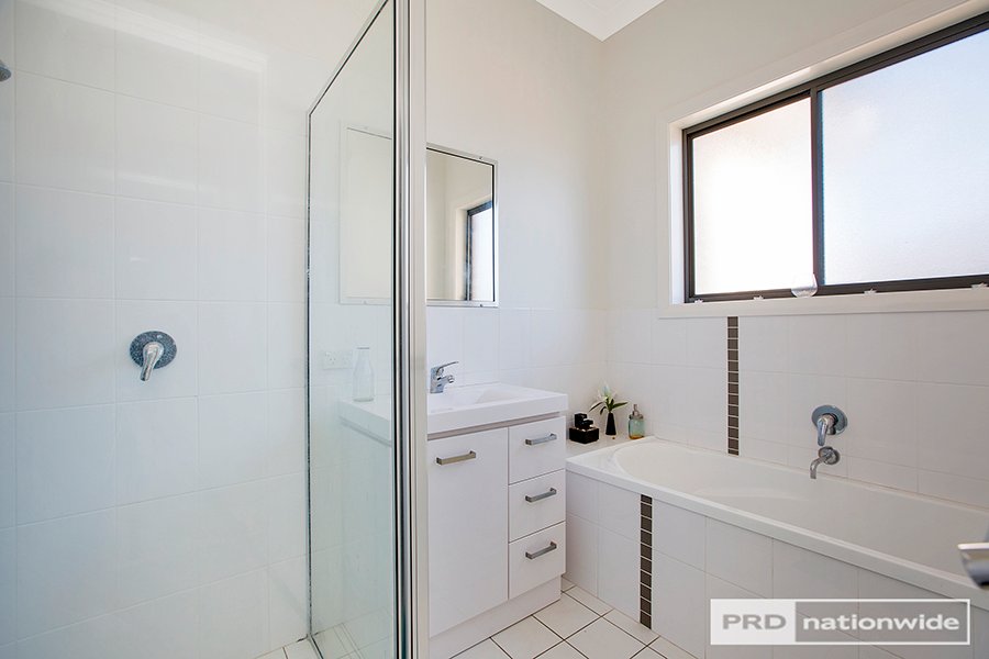 2 Coolamon Close TAMWORTH 4