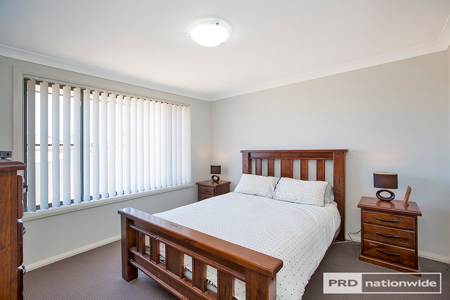 2 Coolamon Close TAMWORTH 5