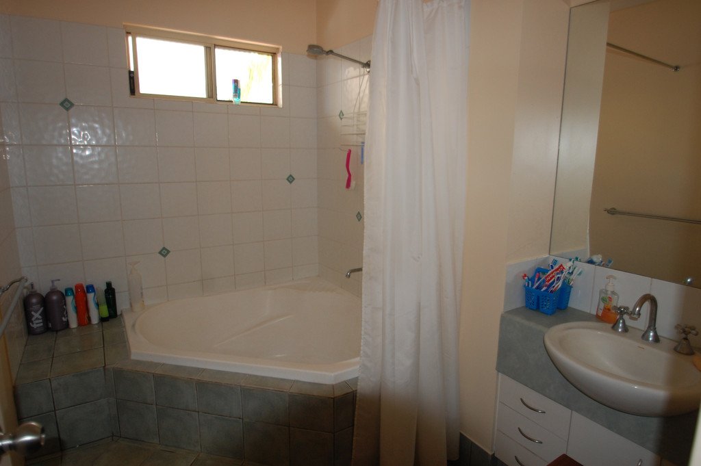 2 Corella Road DJUGUN 8