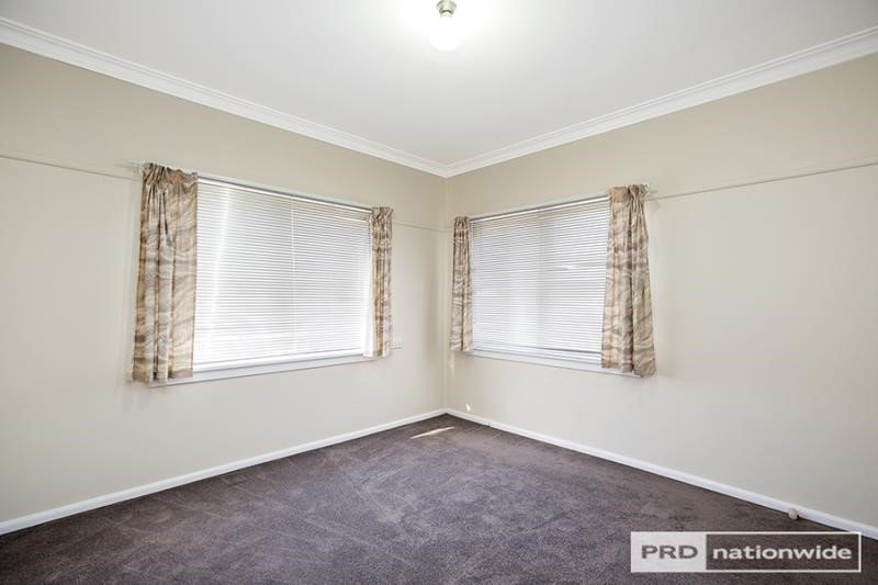 2 Coromandel Street TAMWORTH 7