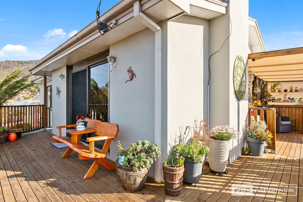 2 Corranga Drive CHIGWELL 19