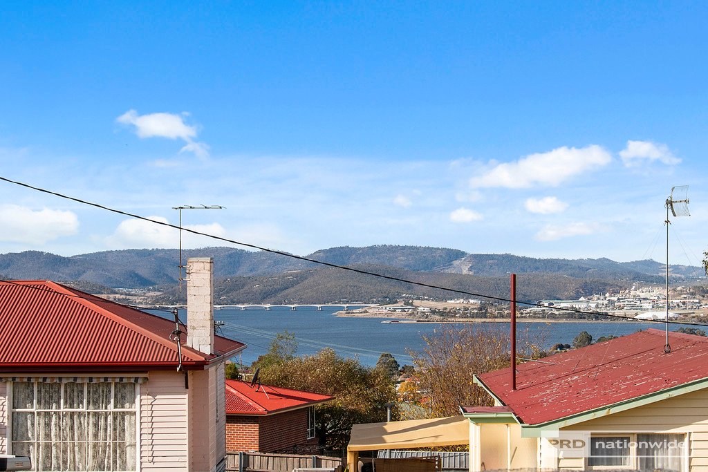 2 Corranga Drive CHIGWELL 24