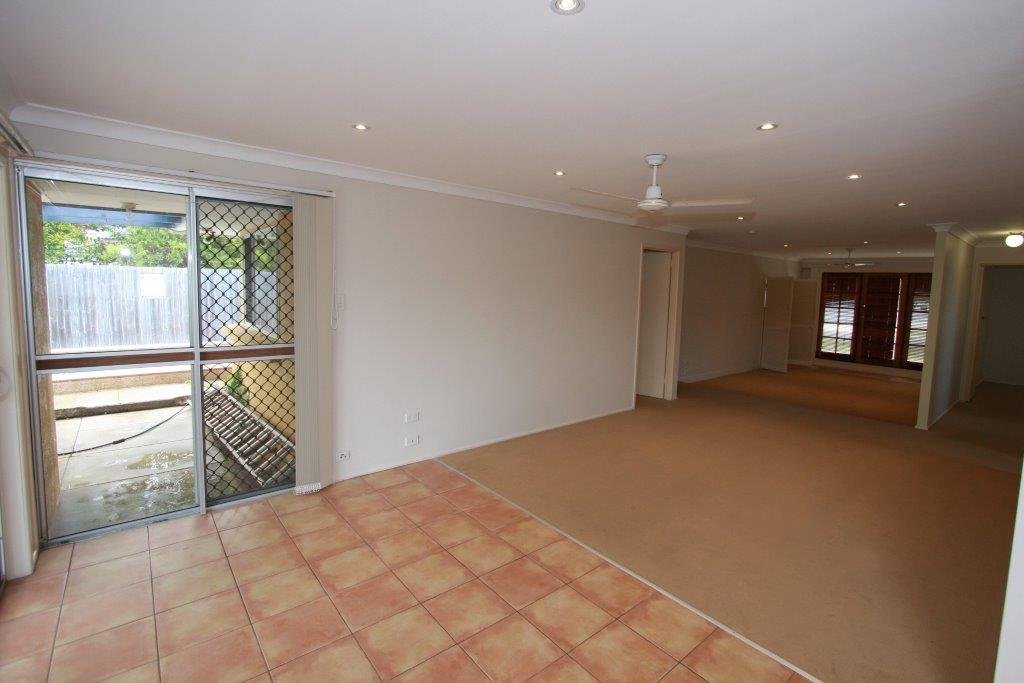 2 Costa Court BROADBEACH WATERS 8