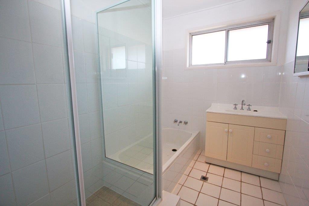 2 Costa Court BROADBEACH WATERS 10