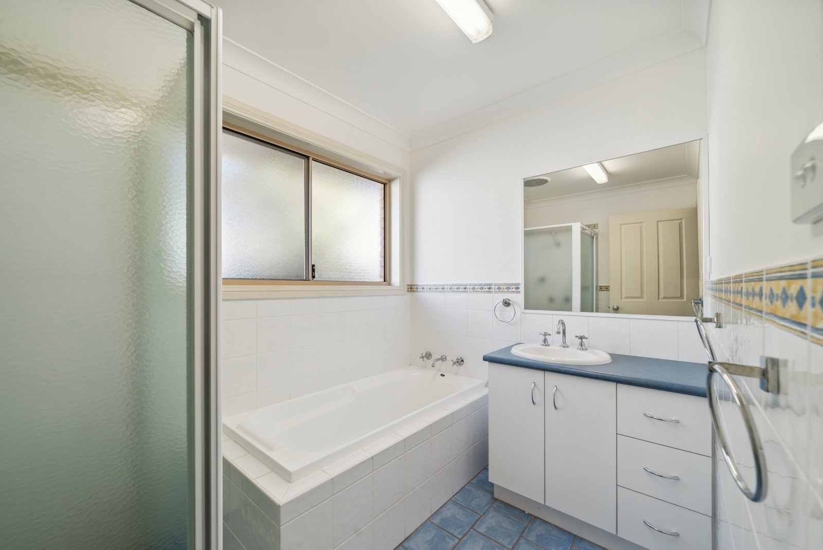 2 Cowan Place LLOYD 13
