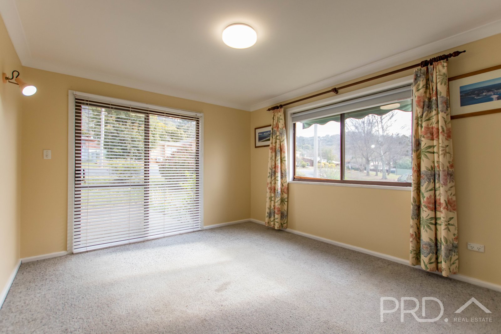 2 Crofton Avenue BATLOW 8