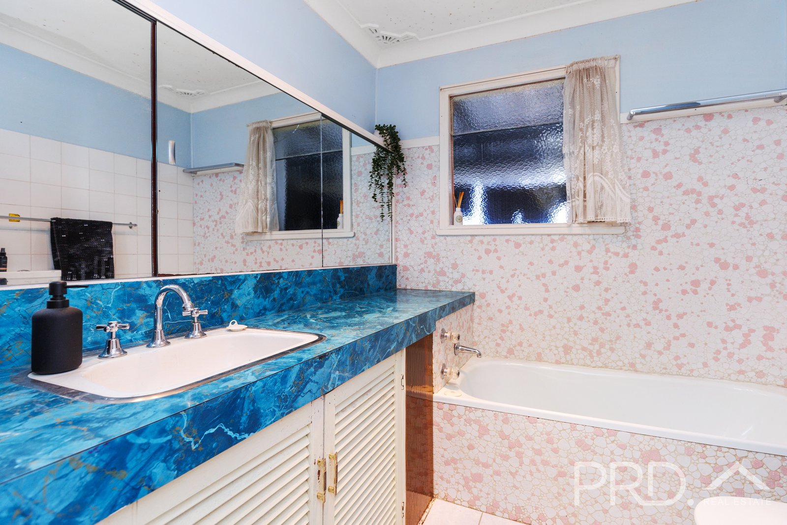 2 Crofton Avenue BATLOW 10