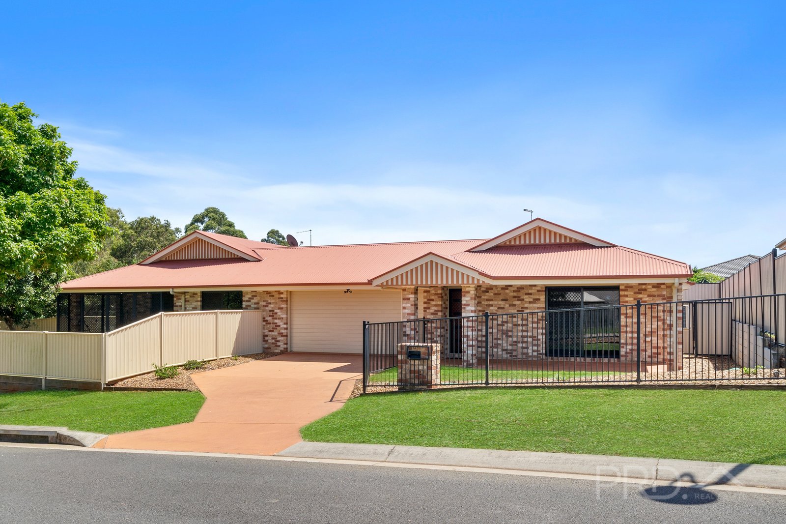 2 Daly Place REDLAND BAY 1