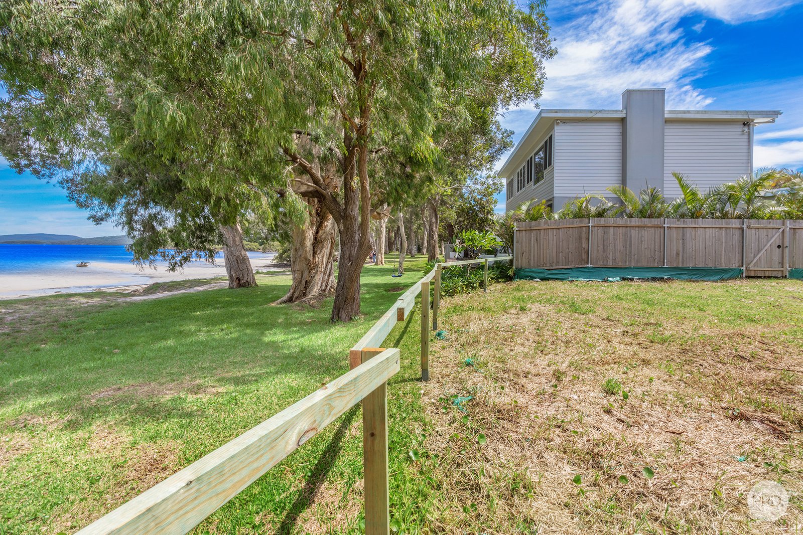 2 Danalene Parade,  CORLETTE 8