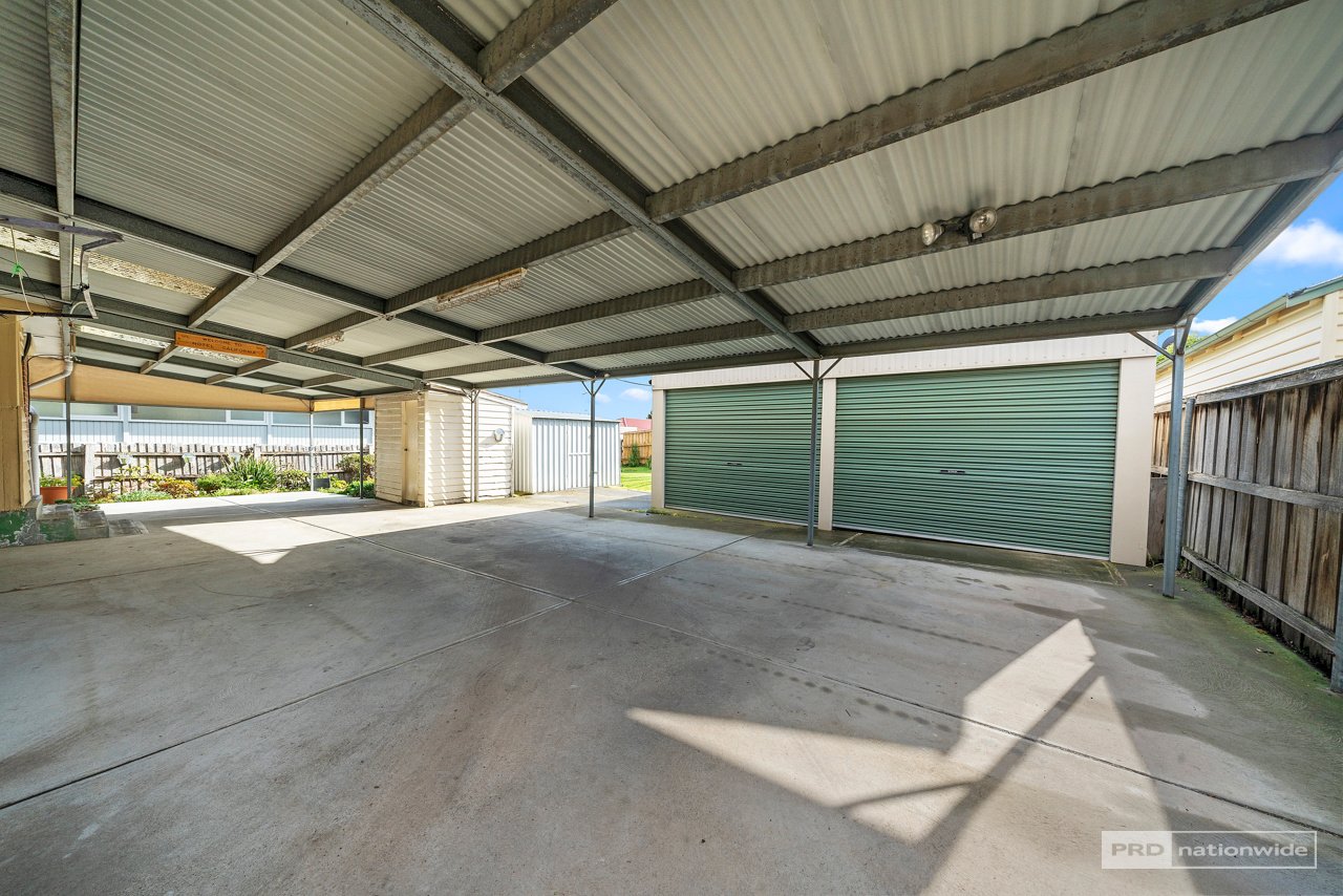 2 Danina Street CHIGWELL 11