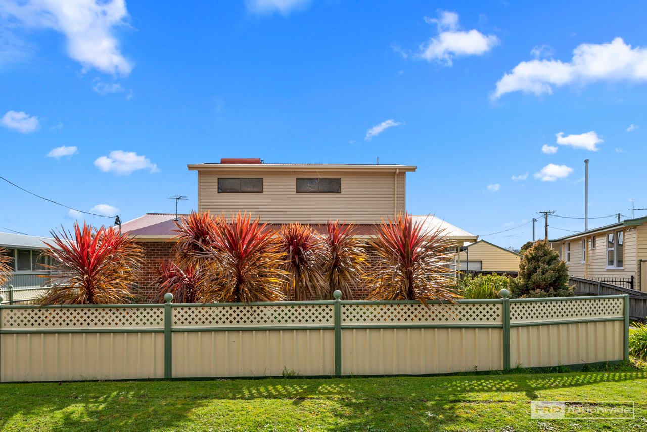 2 Danina Street CHIGWELL 16