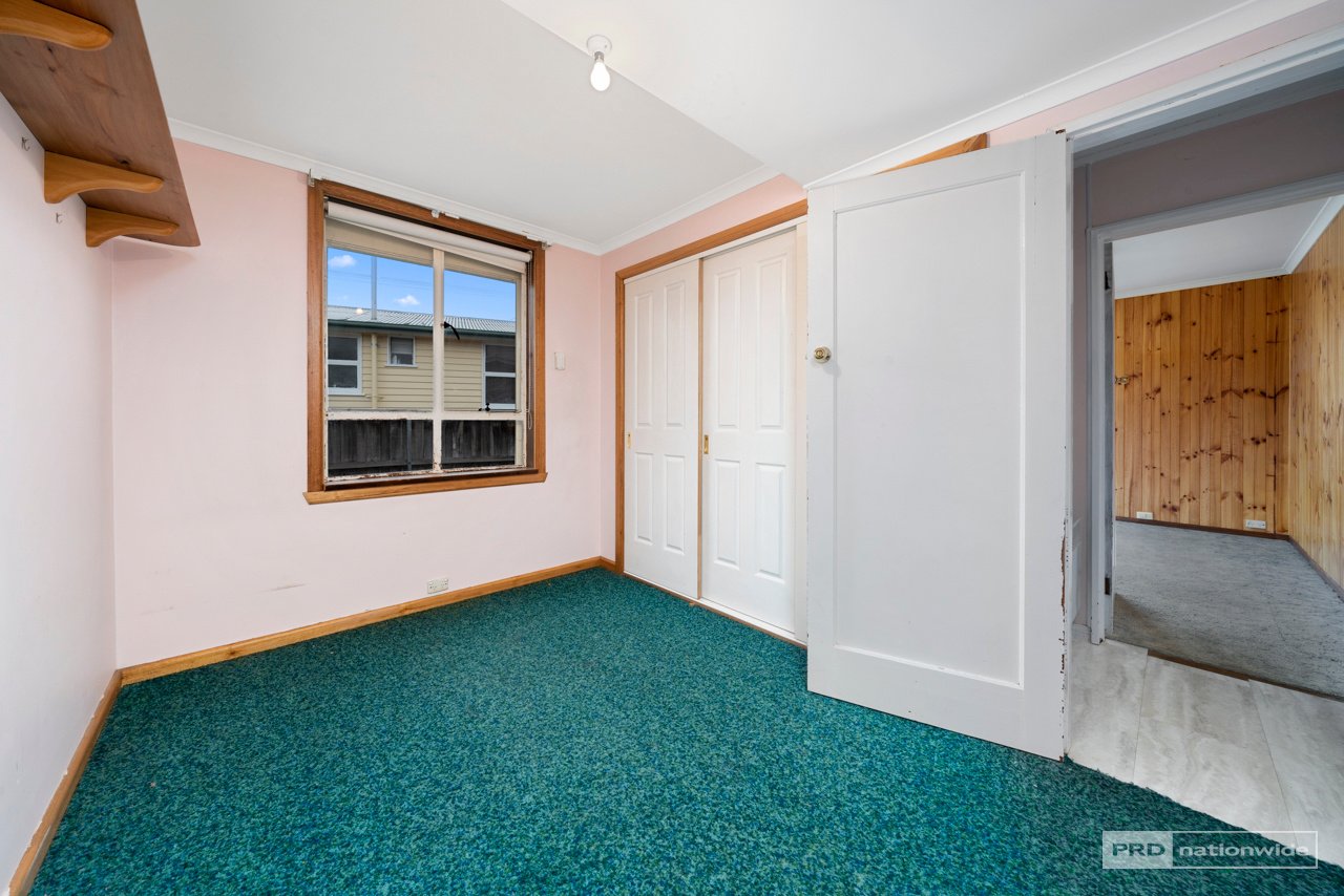 2 Danina Street CHIGWELL 18