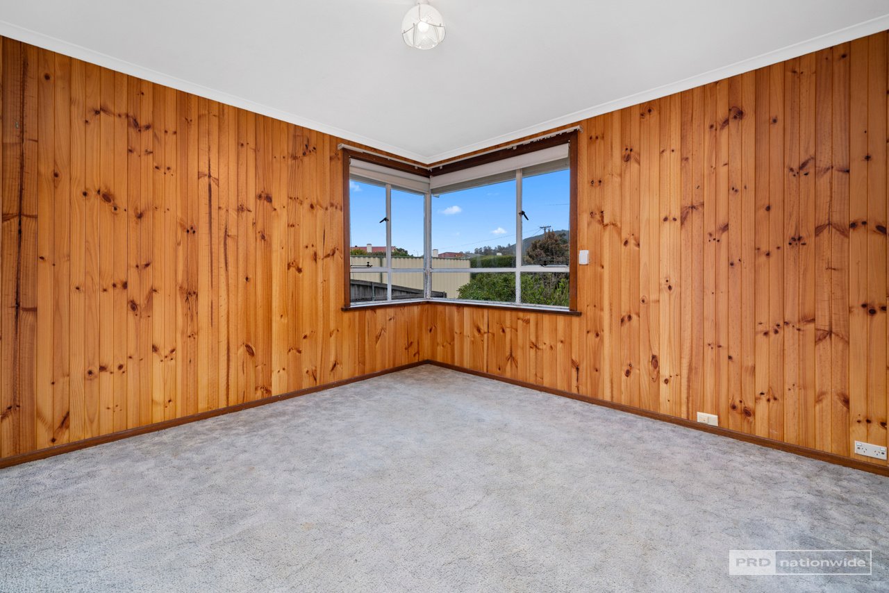 2 Danina Street CHIGWELL 19