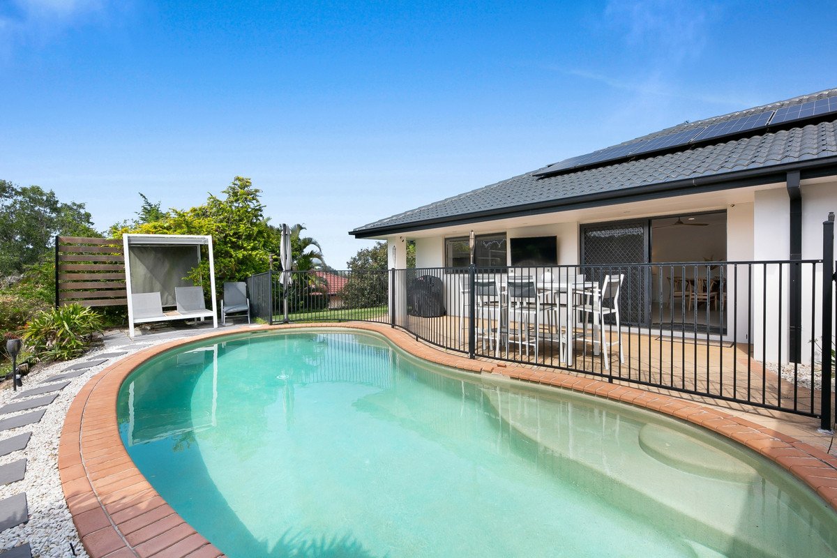 2 Dapples Court Burleigh Heads 6