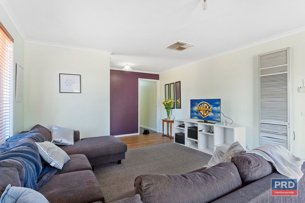 2 Deakin Drive FLORA HILL 2