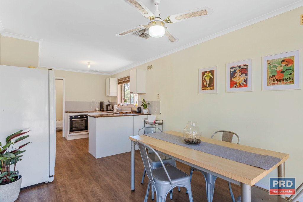 2 Deakin Drive FLORA HILL 3