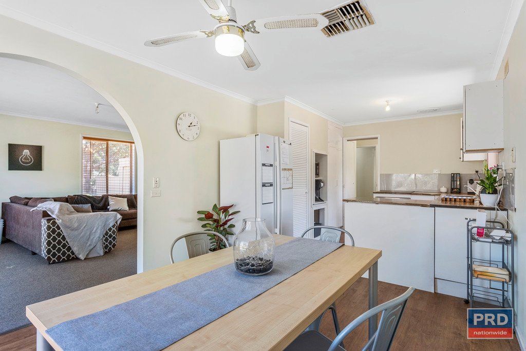 2 Deakin Drive FLORA HILL 4