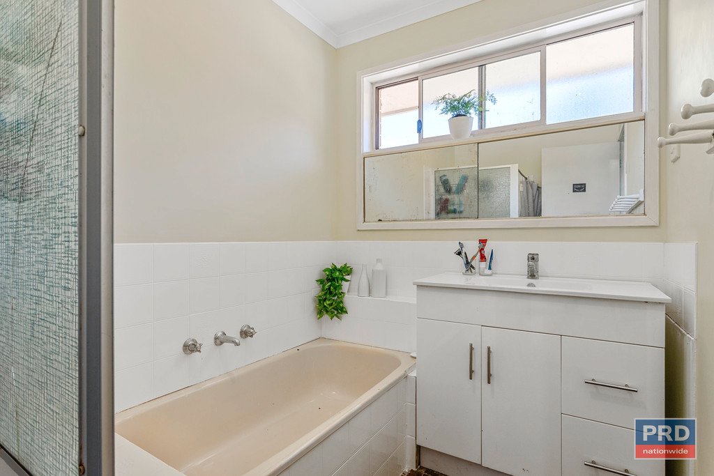2 Deakin Drive FLORA HILL 7
