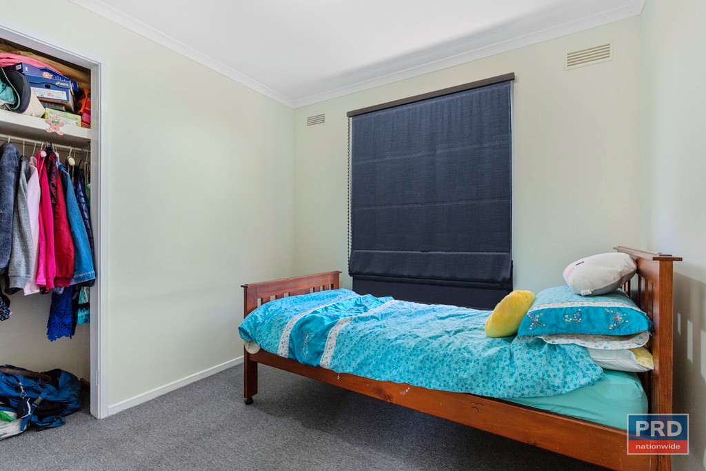 2 Deakin Drive FLORA HILL 10