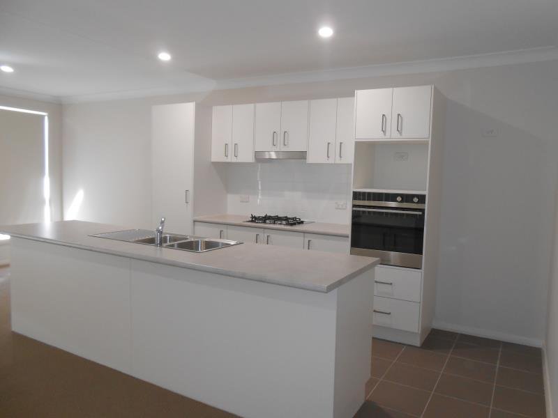 2 Dewhurst Street TAMWORTH 1