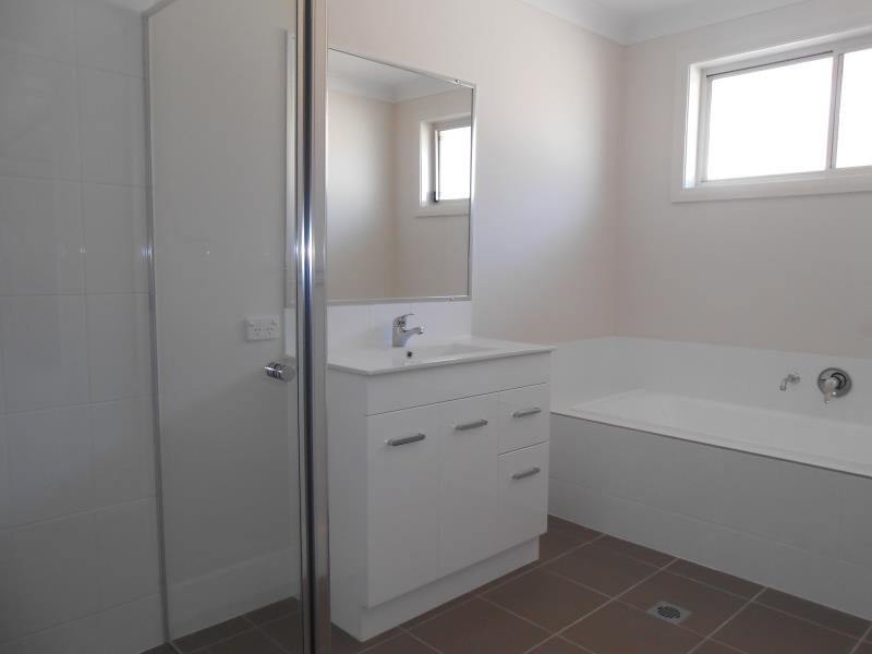 2 Dewhurst Street TAMWORTH 4