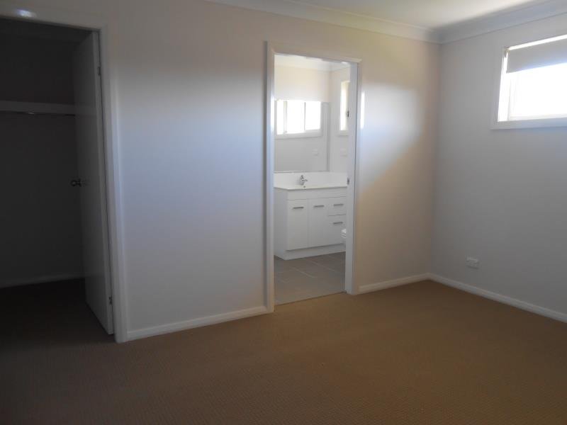 2 Dewhurst Street TAMWORTH 6
