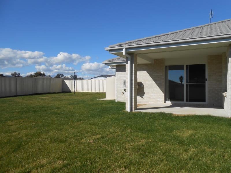 2 Dewhurst Street TAMWORTH 7