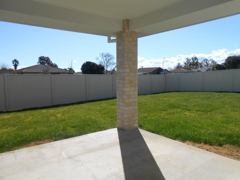 2 Dewhurst Street TAMWORTH 9