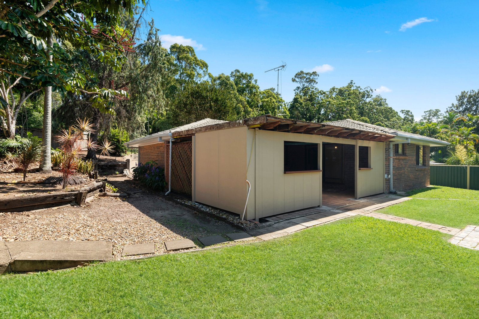 2 Dugandan Street NERANG 12