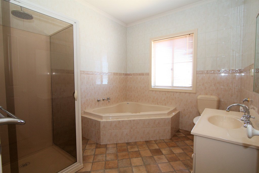 2 Duggan Street BLACK HILL 6