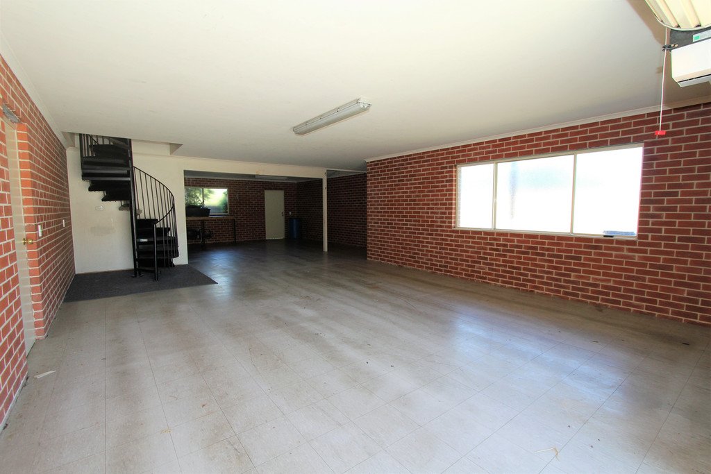 2 Duggan Street BLACK HILL 11