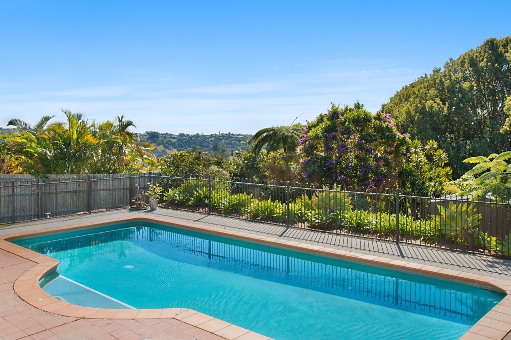 2 Eaglemont Drive TERRANORA 15