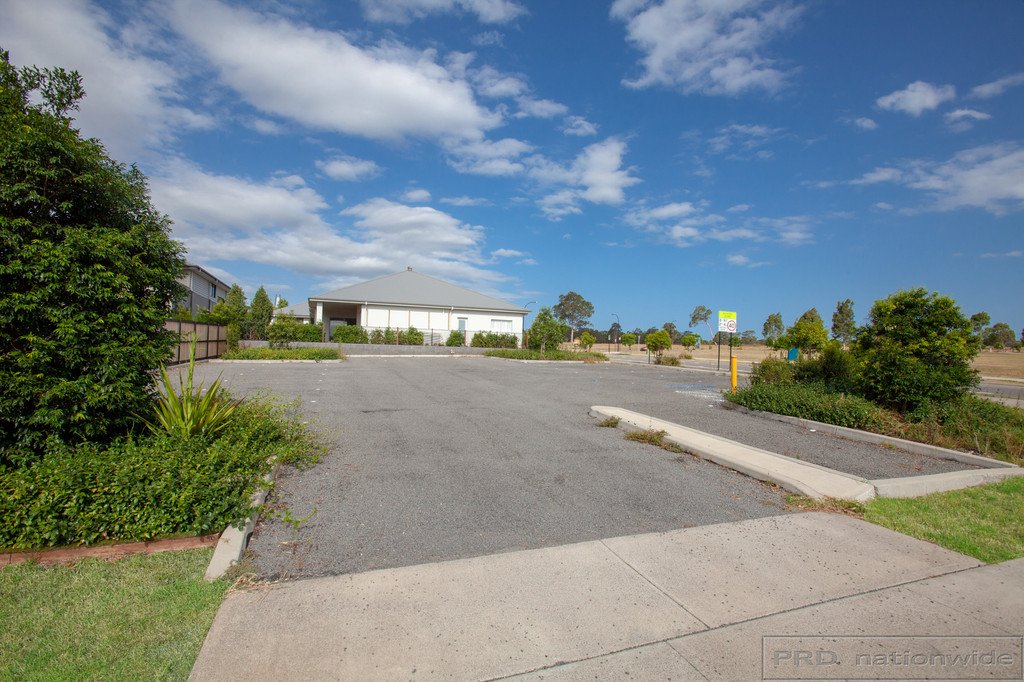 2 Emperor Parade CHISHOLM 1