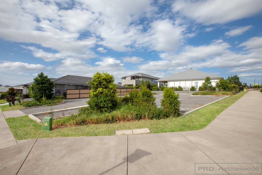 2 Emperor Parade CHISHOLM 3