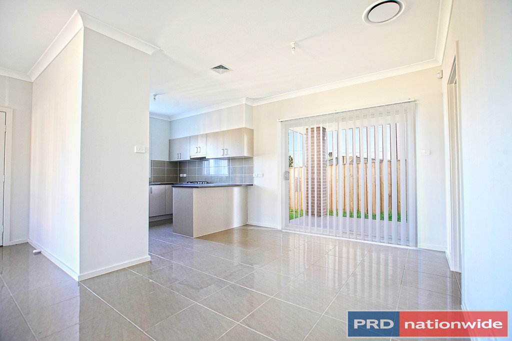 2 Empire Circuit PENRITH 4