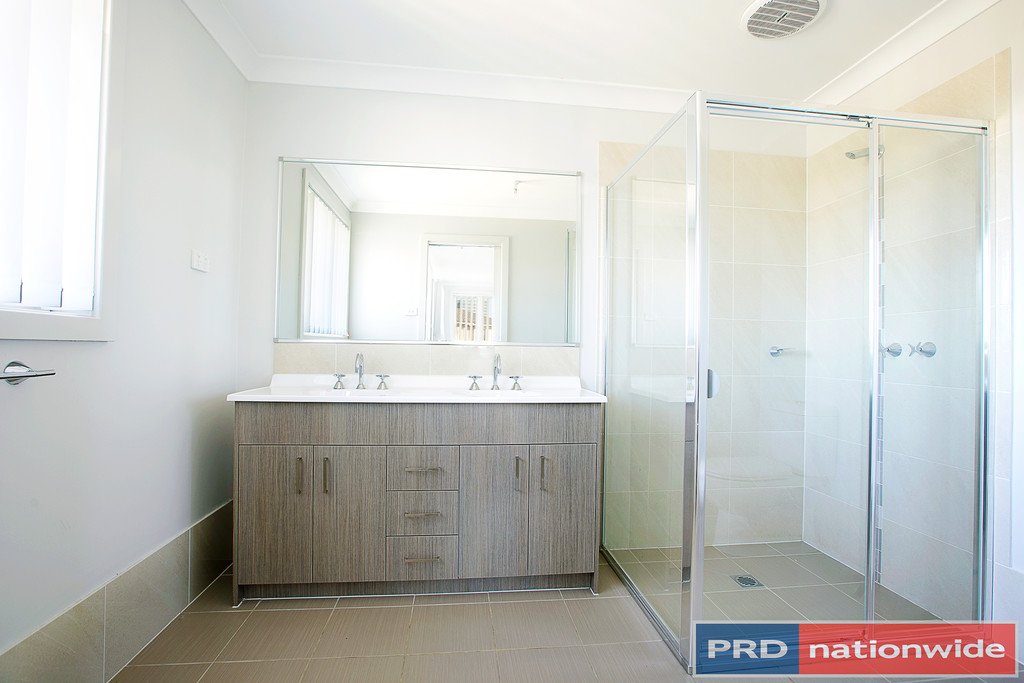 2 Empire Circuit PENRITH 7