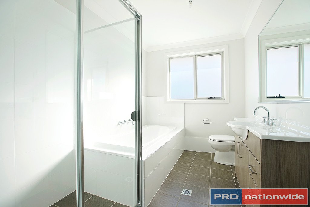 2 Empire Circuit PENRITH 8