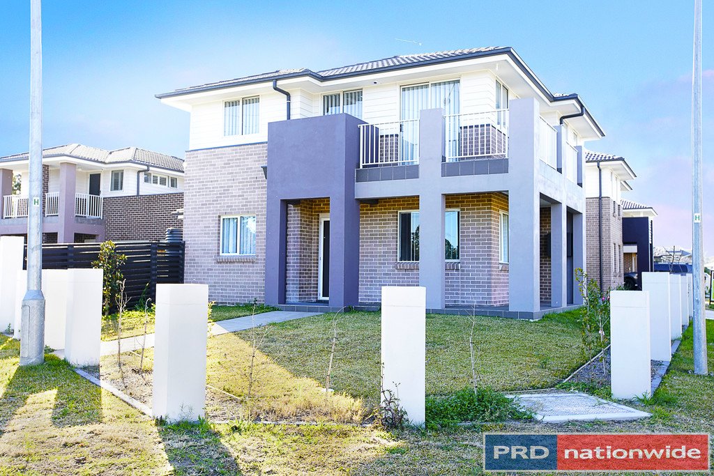 2 Empire Circuit PENRITH 9