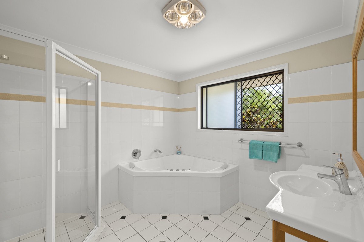 2 Evergreen Drive Elanora 11