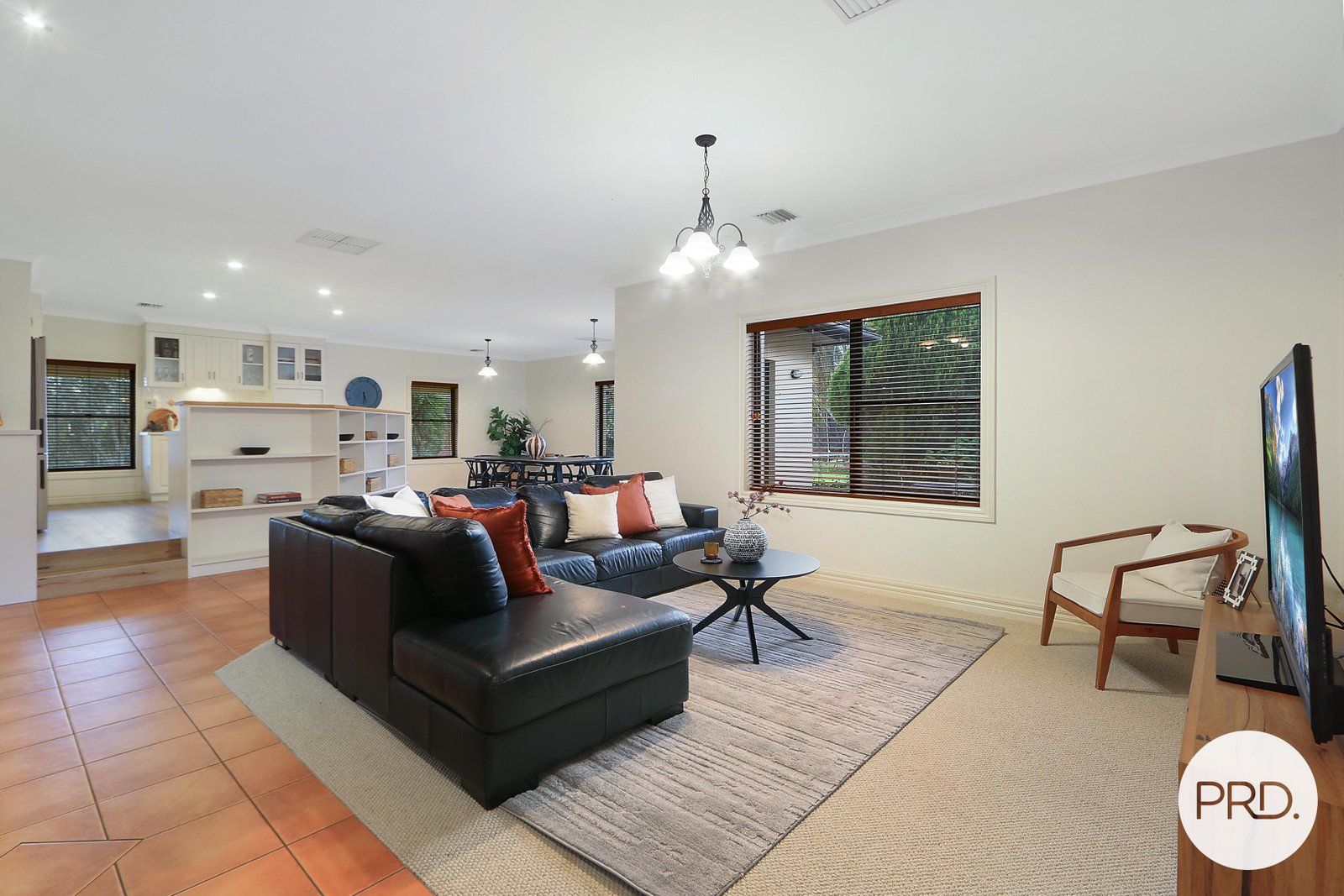 2 Finlay Road THURGOONA 10